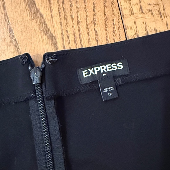 ✨ Express Black High-Waisted Zippered Skort — Size 12 EUC ✨ - Picture 2 of 3